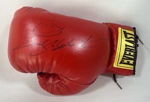 Sugar Ray Leonard Autographed Everlast Boxing Glove