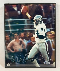 Willie Brown Autographed w Beckett Authentication Football Photo
