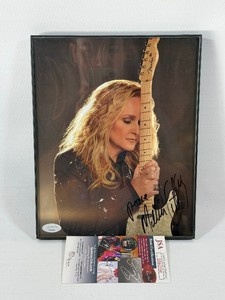 Melissa Etheridge Autographed Photo w JSA Authentication