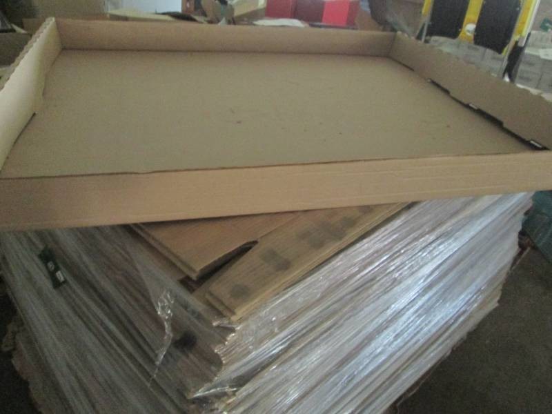 Lot of 15 cardboard flats measuring...