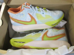 New 11.5 Nike shoes...