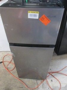 Vissani fridge and freezer, 44 tal...