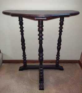 Vintage Wood Mahogany Look Spindle Leg Console Table