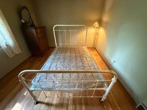 White Antique Cast Iron Bed