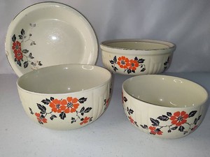 Halls Superior Kitchenware Red Poppy Bowls & Pie Plate