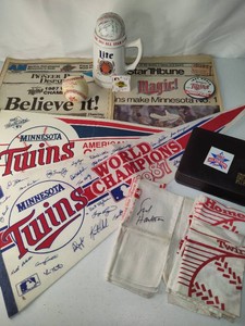 Twins World Champions & All Stars Memorabilia - Sid Hartman Signed Homer Hankie