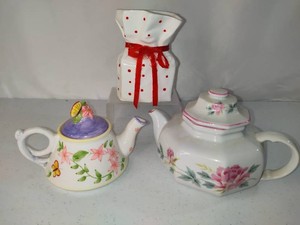 Collectible Department 56 Tea Pot & Ceramic Decor by Lefton