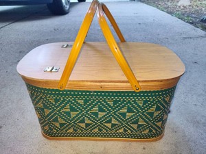 Hawkeye Picnic Basket