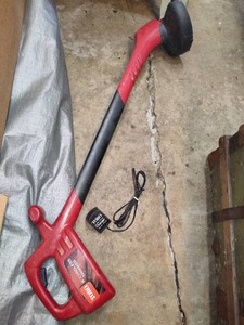 Toro 8 Cordless Trimmer wCharger