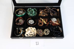 Better Costume Jewelry Lot - Necklaces, Bracelets, Brooches