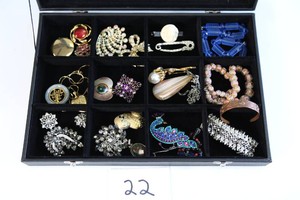 Better Costume Jewelry Lot - Necklaces, Bracelets, Brooches
