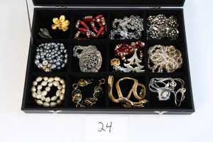 Better Costume Jewelry Lot - Necklaces