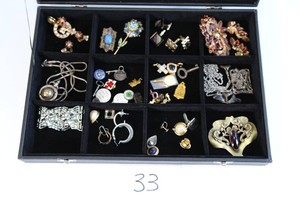 Better Costume Jewelry Lot - Necklaces, Brooches, Earrings and more