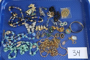Better Costume Jewelry Lot - Necklaces, Bracelets, Brooches, Earrings