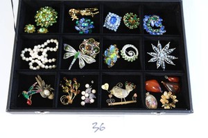 Better Costume Jewelry Lot - Brooches