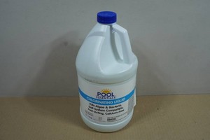 1 Gallon Pool Essentials Chlorinating Liquid