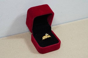Gold Tone Ladies Ring - Size 7