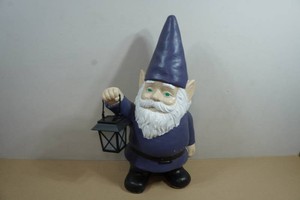 21 Akk Weather Resin Gnome with Solar Lantern