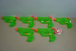 6 Squirt Guns