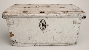 Antique Primitive wooden storage chest distressed chippy paint with ornate metal keyhole plate