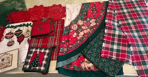 Crocheted Christmas Doilies and Linens Teddy Tablecloth