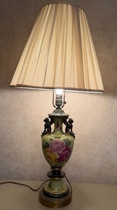Beautiful Handpainted Urn Style Table Lamp Working Rose Pattern