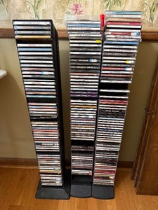 Very Large Lot of Compact Discs Music CDs Primarily CountryHoliday