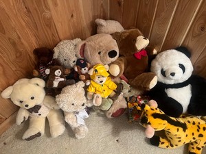 Large Lot of Plush Teddy Bears and One Plush Giraffe