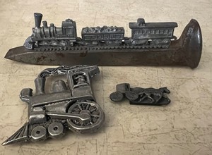 Railroad Tie with Pewter Train