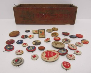 Antique Cheese Box wOld Vintage Pinbacks &amp Buttons - Political etc
