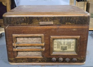 Old Vintage Turntable  Stereo Unit