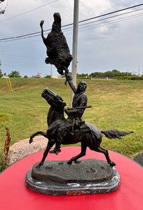 Fantastic HUGE Vintage Old Western Solid Bronze Sculpture by Frederic Remington - Buffalo Signal