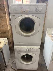 Stackable washer dryer set