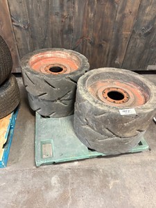 Set of 4 large tires