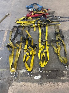 Lot of safety harnesses