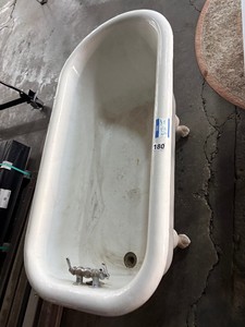 Vintage bath tub
