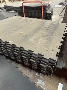 Interlocking heavy rubber gym floor Mats (lot of 10)