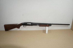 Early 1950s Winchester Model 25 12 Gauge Pump-Action Shotgun - 28 Full Barrel