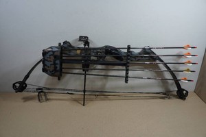 Martin Cougar Magnum III Compound Bow with 5 Victory Arrows