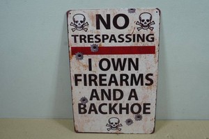 Vintage Style Metal Sign - No Trespassing