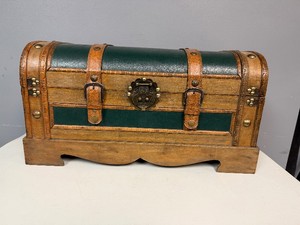 Vintage Decorative Wooden Chest (22 12 x 12 x 11)