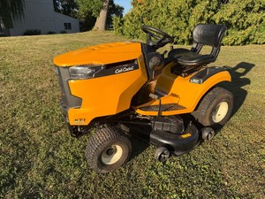 Cub Cadet XT1 Enduro Series Riding Lawn Mower. LT 50 Signature Turf Cut. 13.3 Hours