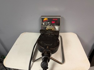 Golden Malted Commercial Waffle Maker, 120 V 60 HZ, 1400 Watts. Tested Works.
