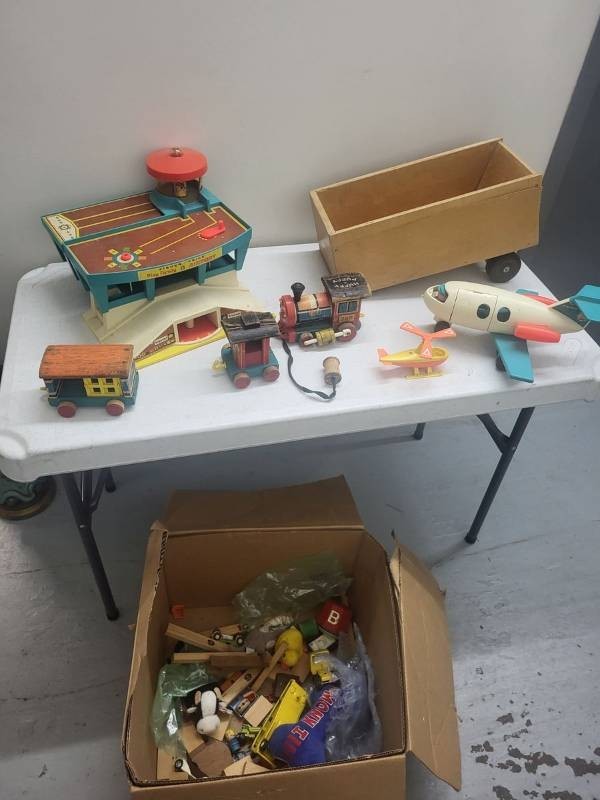 Vintage Fisher-Price Play Family Airport 996 Huffy Puffy 999 Train & Toy Lot