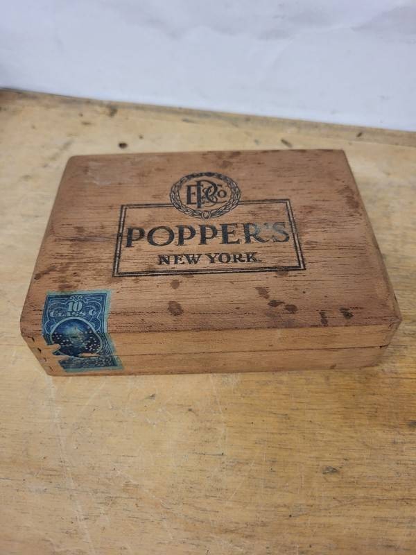 Poppers New York Poker Chips (Lot of 20)