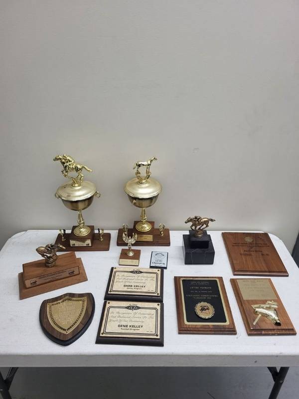 Lot of Vintage Horse Racing & Sports Trophies Plaques Minnesota Thoroughbred Kelley