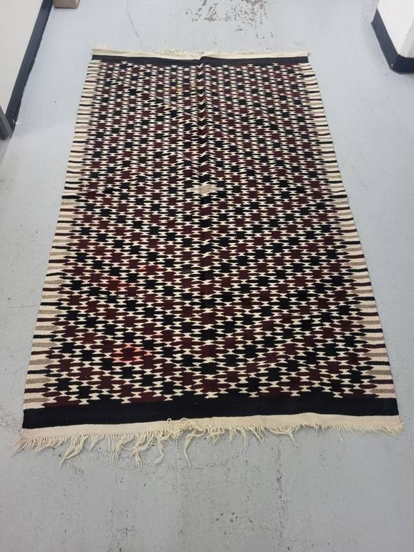 Patterned Woven Rug 52 X 86 in