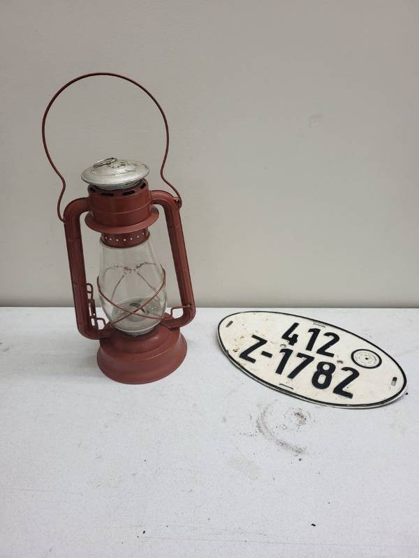 Dietz No. 2 Blizzard Kerosene Lantern With Fitzall Globe Red