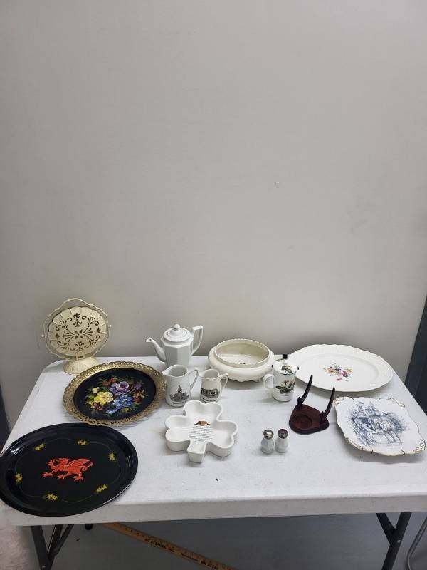 Vintage Mixed Lot Rosenthal Maria Porcelain Mankato Souvenir China Tole Trays