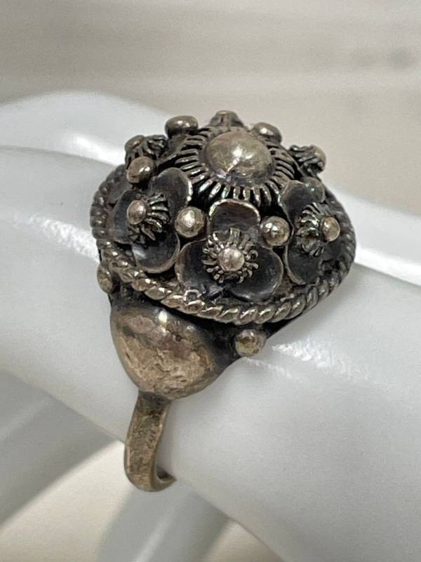 Vintage Siam Sterling Silver Floral Dome Ring Size 8